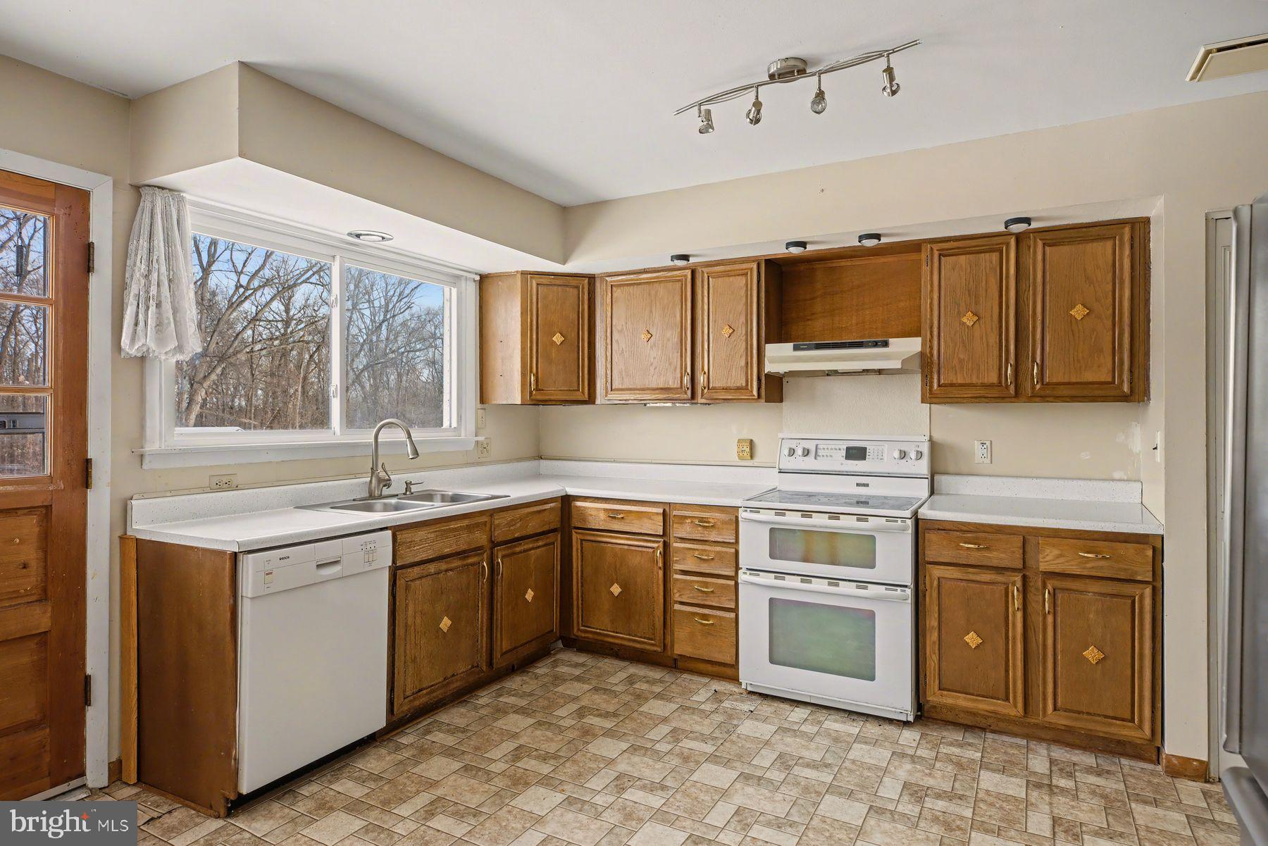 3702 Kings Road Pennsburg, PA 18073 - Photo 14 of 36