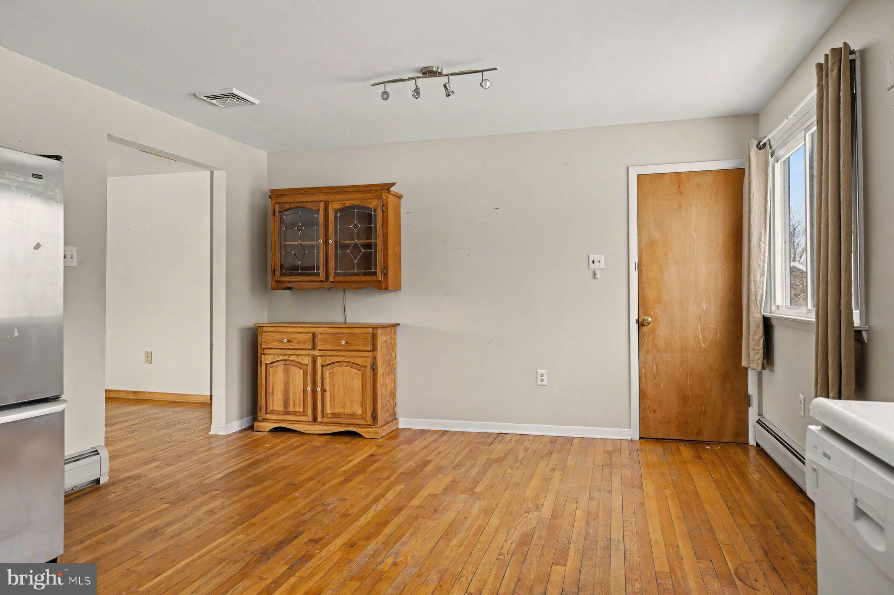 3702 Kings Road Pennsburg, PA 18073 - Photo 17 of 36 Dining area