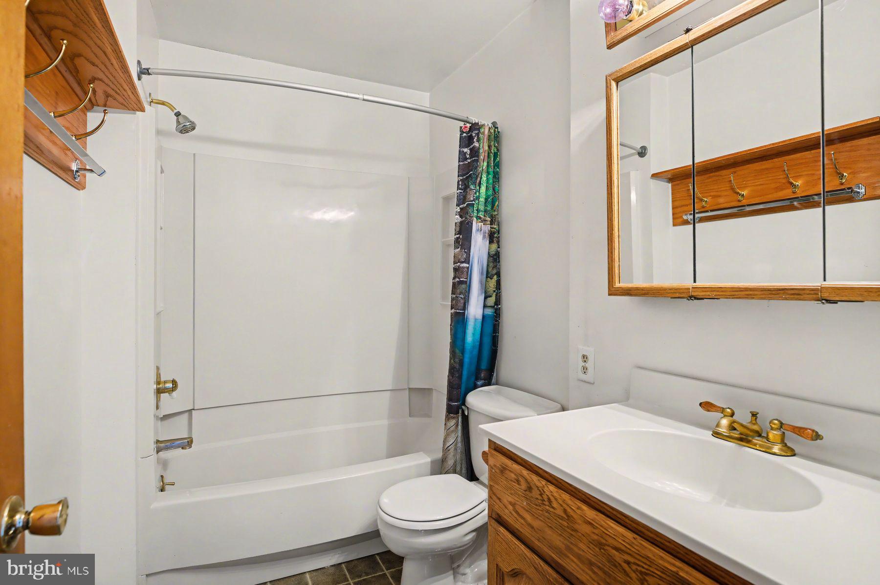 3702 Kings Road Pennsburg, PA 18073 - Photo 25 of 36 Hall bath