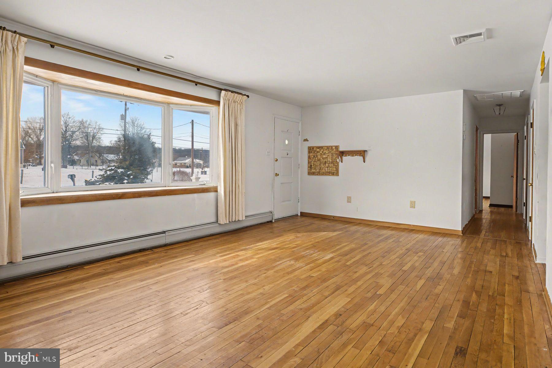 3702 Kings Road Pennsburg, PA 18073 - Photo 10 of 36 Front door into living room