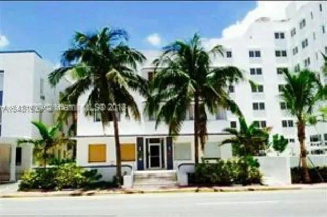 $2,000 | 3710 Collins Avenue, Unit N103, Miami Beach, FL 33140