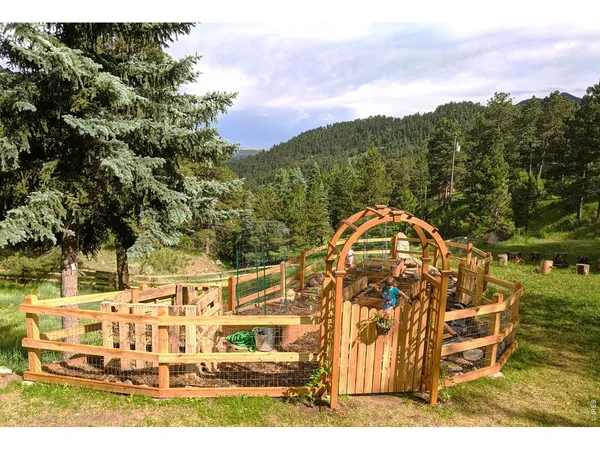 a view of an outdoor space and a yard