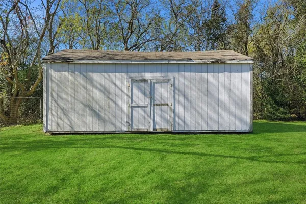 a view of a backyard with green space