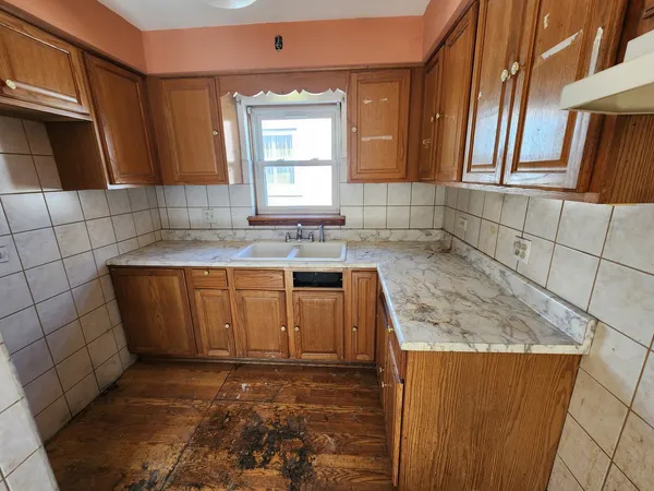 $300,000 | 5711 South Mayfield Avenue, Chicago, IL 60638
