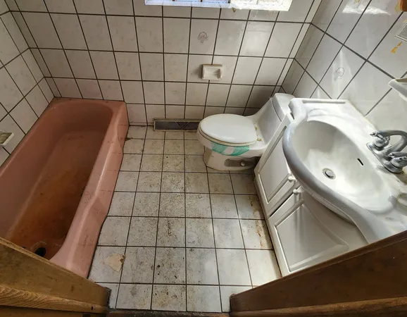 $300,000 | 5711 South Mayfield Avenue, Chicago, IL 60638