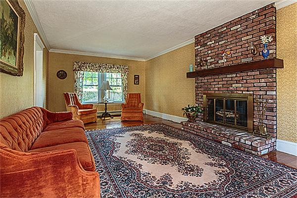 20 Langley Road Arlington, MA 02474 - Photo 5 of 23