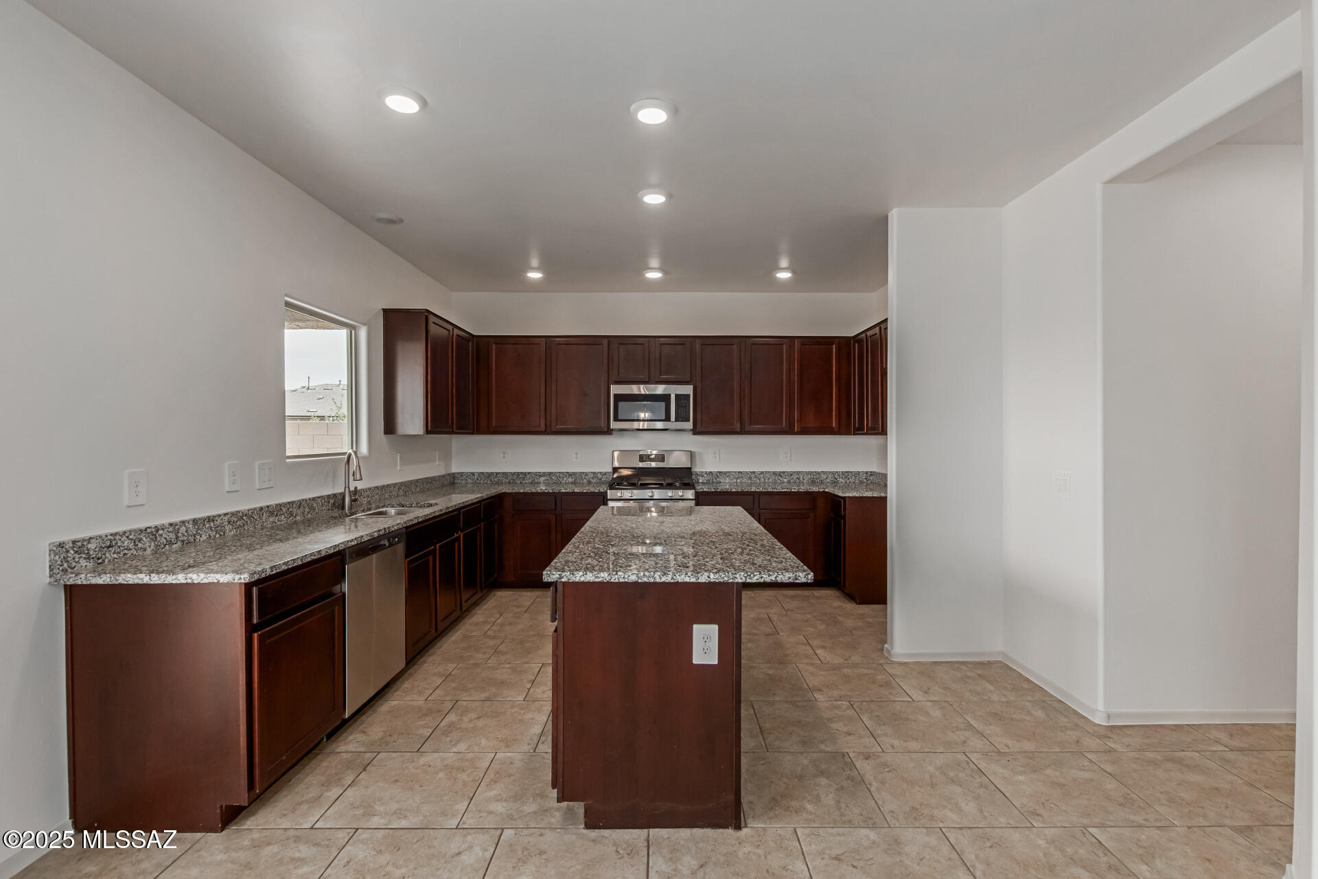 7490 West Elvado Road Tucson, AZ 85757 - Photo 10 of 37 10 - Elvado