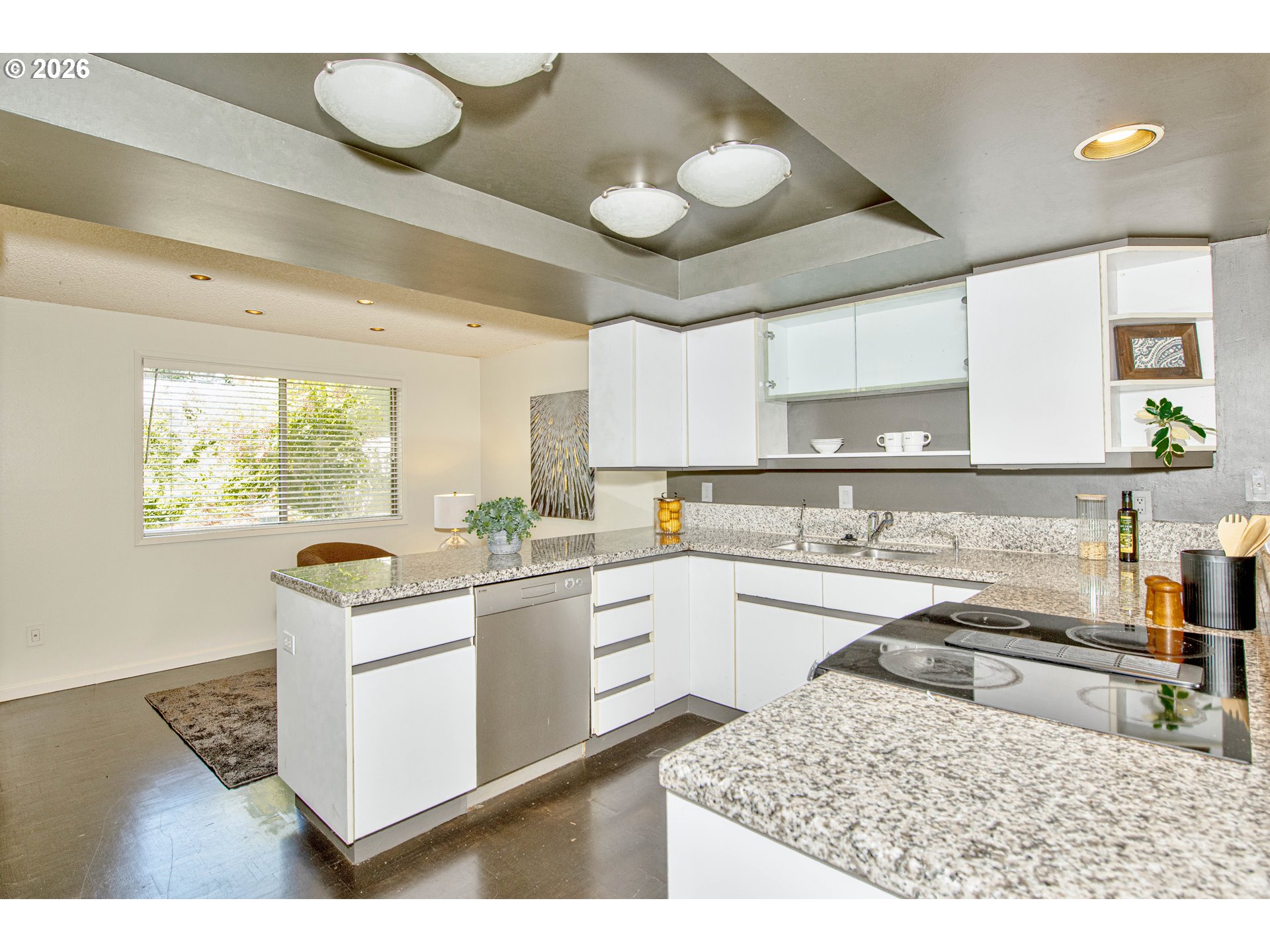 9 Britten Court Lake Oswego, OR 97035 - Photo 9 of 31 Kitchen/Nook