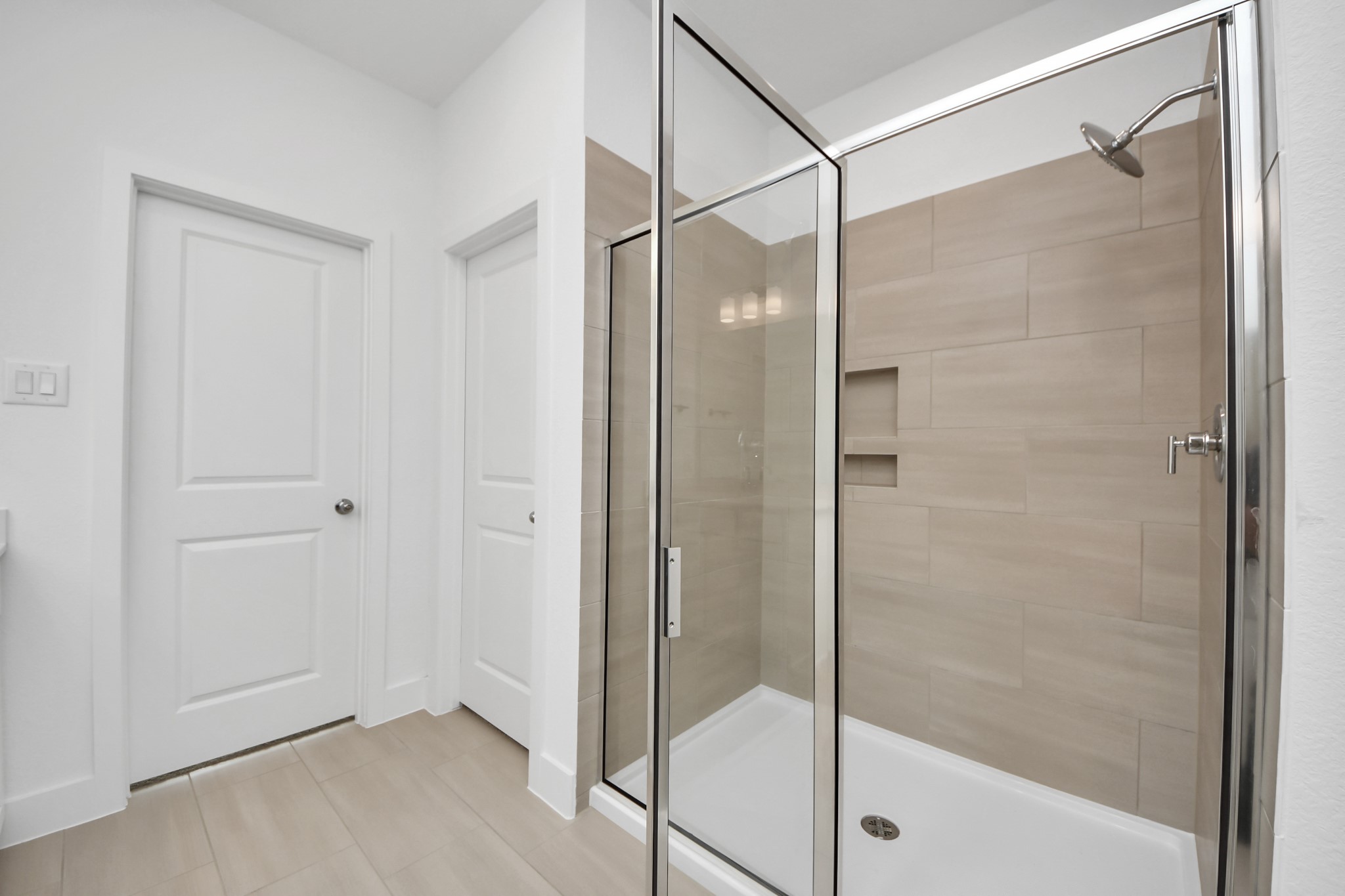 14471 Trumpet Lane Splendora, TX 77372 - Photo 16 of 33 a bathroom that has a glass shower door