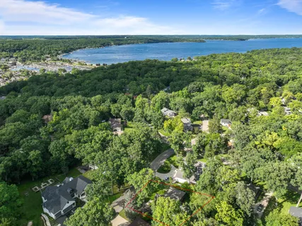 $1,795,000 | 853 Sauganash Drive, Fontana, WI 53125