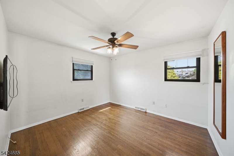 15 Sunnyhill Road Dover, NJ 07801 - Photo 14 of 40