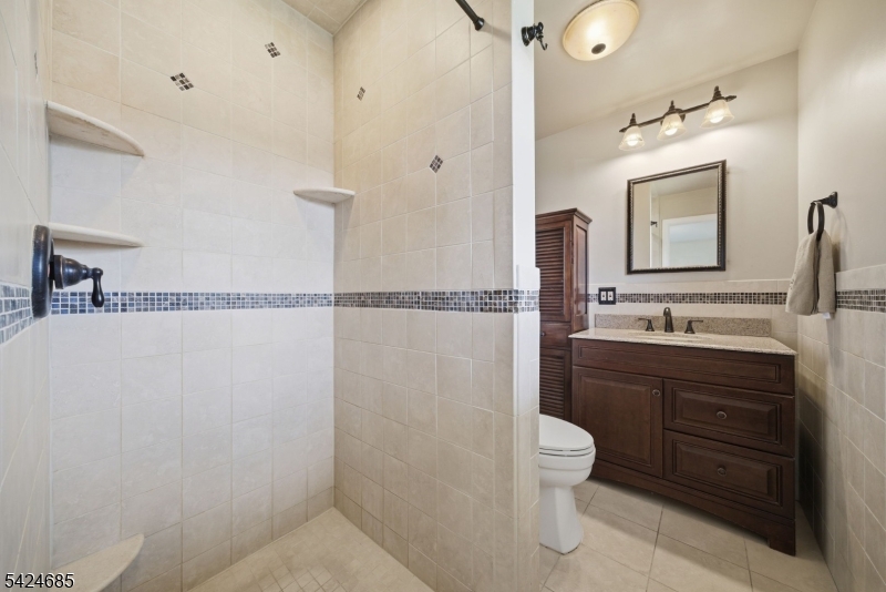 15 Sunnyhill Road Dover, NJ 07801 - Photo 19 of 40