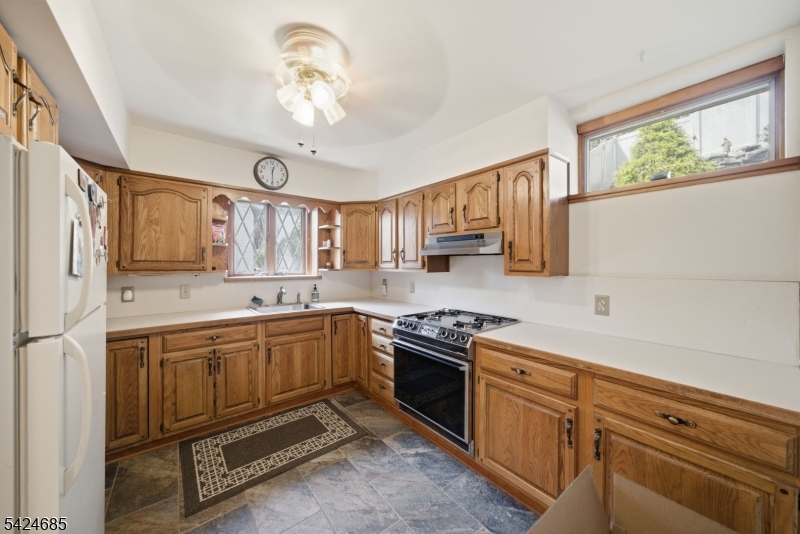 15 Sunnyhill Road Dover, NJ 07801 - Photo 28 of 40