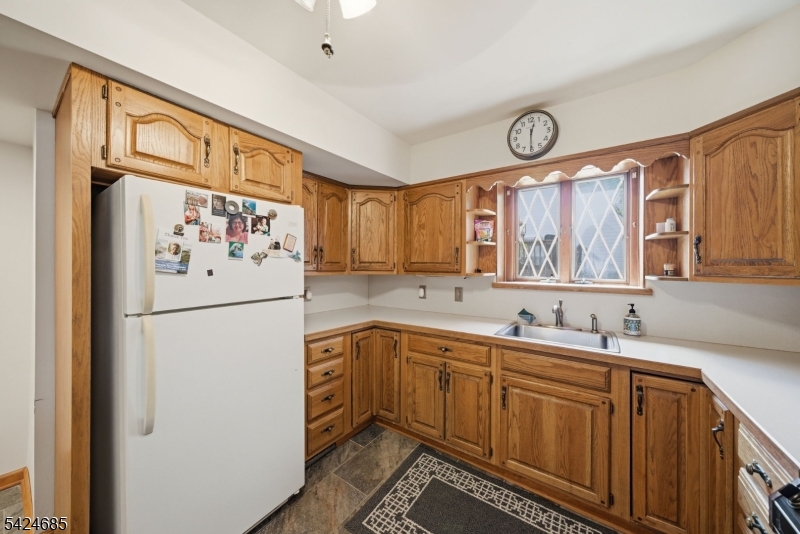 15 Sunnyhill Road Dover, NJ 07801 - Photo 29 of 40