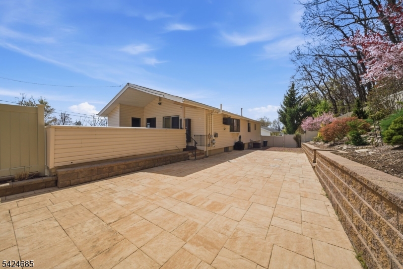 15 Sunnyhill Road Dover, NJ 07801 - Photo 36 of 40