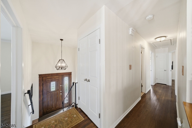 15 Sunnyhill Road Dover, NJ 07801 - Photo 4 of 40