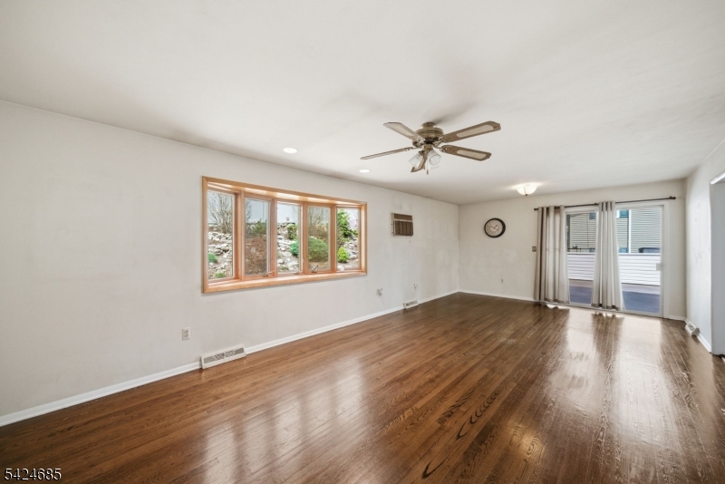 15 Sunnyhill Road Dover, NJ 07801 - Photo 7 of 40