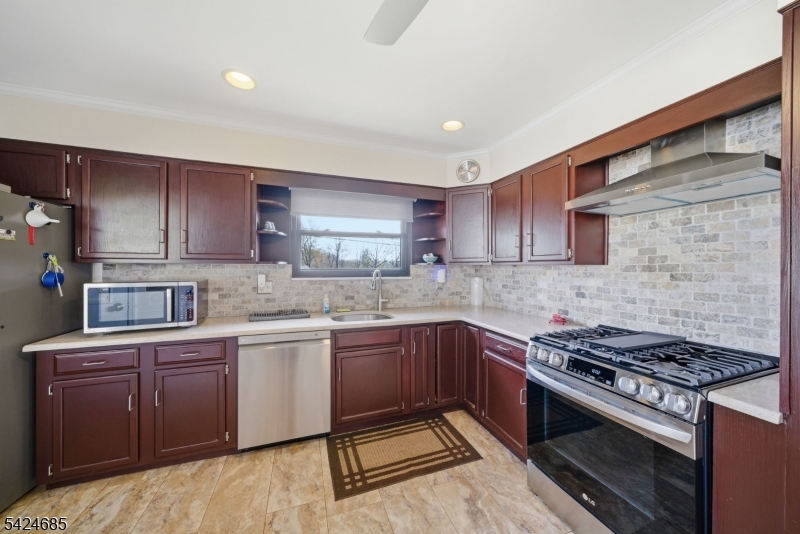 15 Sunnyhill Road Dover, NJ 07801 - Photo 9 of 40