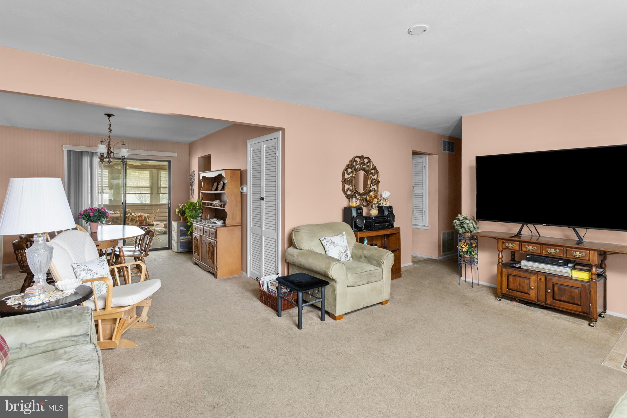 28 Dan Road Hamilton, NJ 08620 - Photo 5 of 22 Gallery Image 5