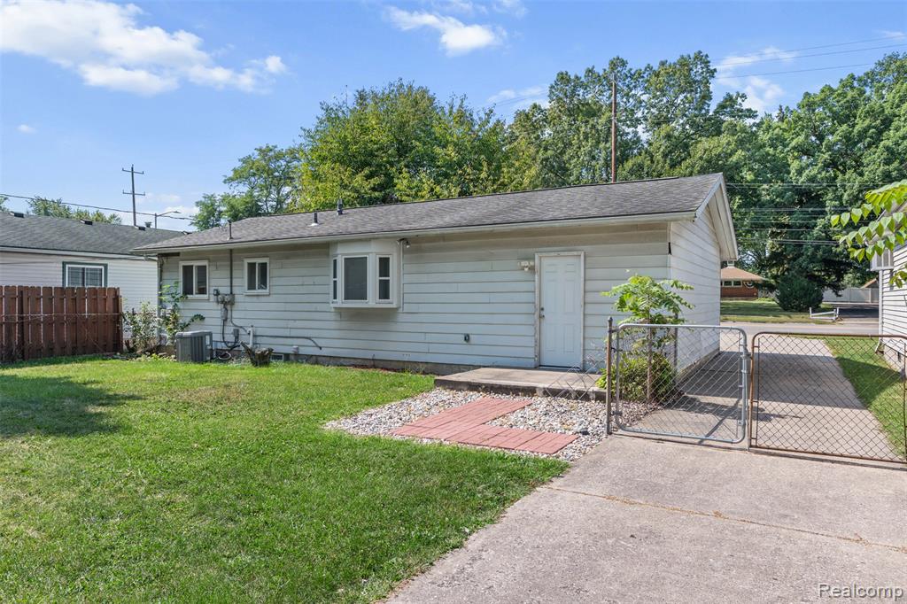 9381 Pardee Road Taylor, MI 48180 - Photo 22 of 34