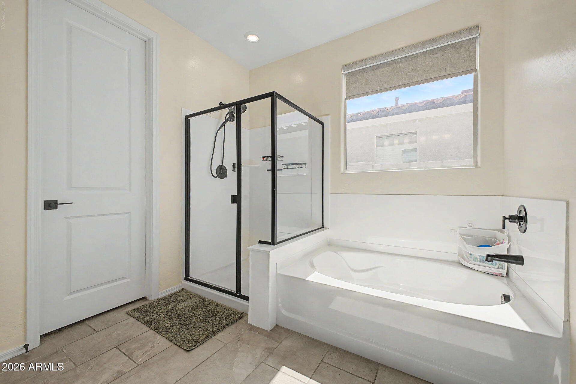 2540 West Grenadine Road Phoenix, AZ 85041 - Photo 30 of 69 Garden tub and shower
