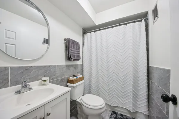 $325,000 | 4949 Golf Road, Unit 308, Skokie, IL 60077