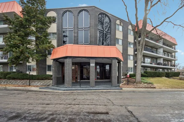$325,000 | 4949 Golf Road, Unit 308, Skokie, IL 60077