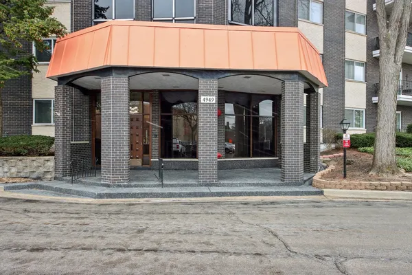 $325,000 | 4949 Golf Road, Unit 308, Skokie, IL 60077