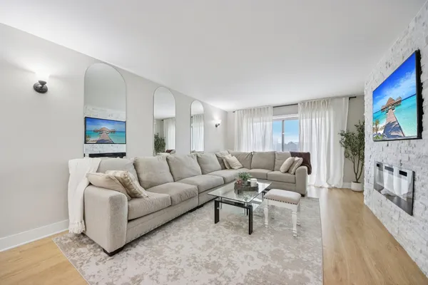 $325,000 | 4949 Golf Road, Unit 308, Skokie, IL 60077