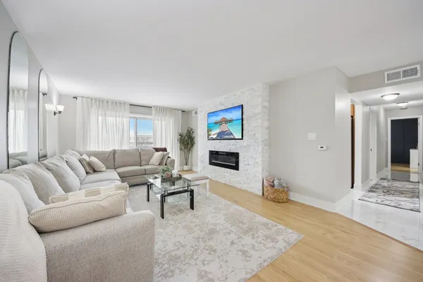 $325,000 | 4949 Golf Road, Unit 308, Skokie, IL 60077