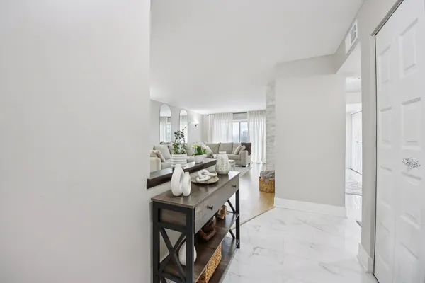 $325,000 | 4949 Golf Road, Unit 308, Skokie, IL 60077