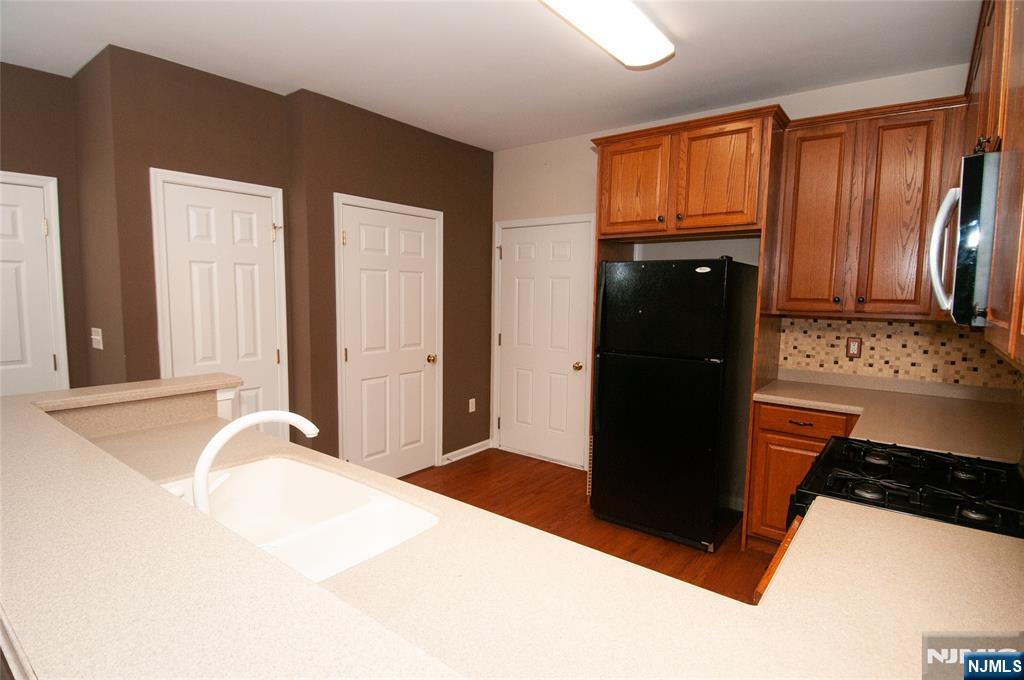 514 Deluca Road Belleville, NJ 07109 - Photo 7 of 34