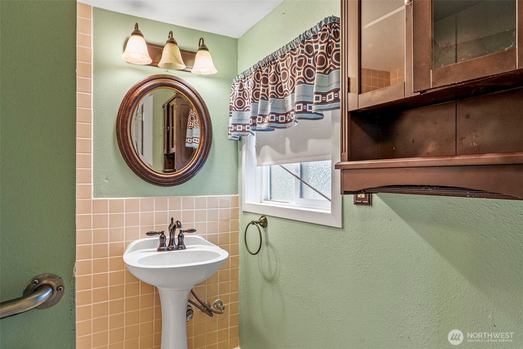 3053 Fir Street Longview, WA 98632 - Photo 12 of 20 a bathroom with a sink and a mirror