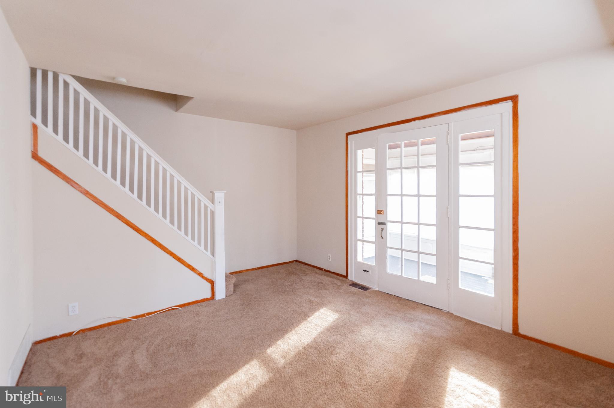 11 Rhodes Avenue Darby, PA 19023 - Photo 6 of 20 Livingroom