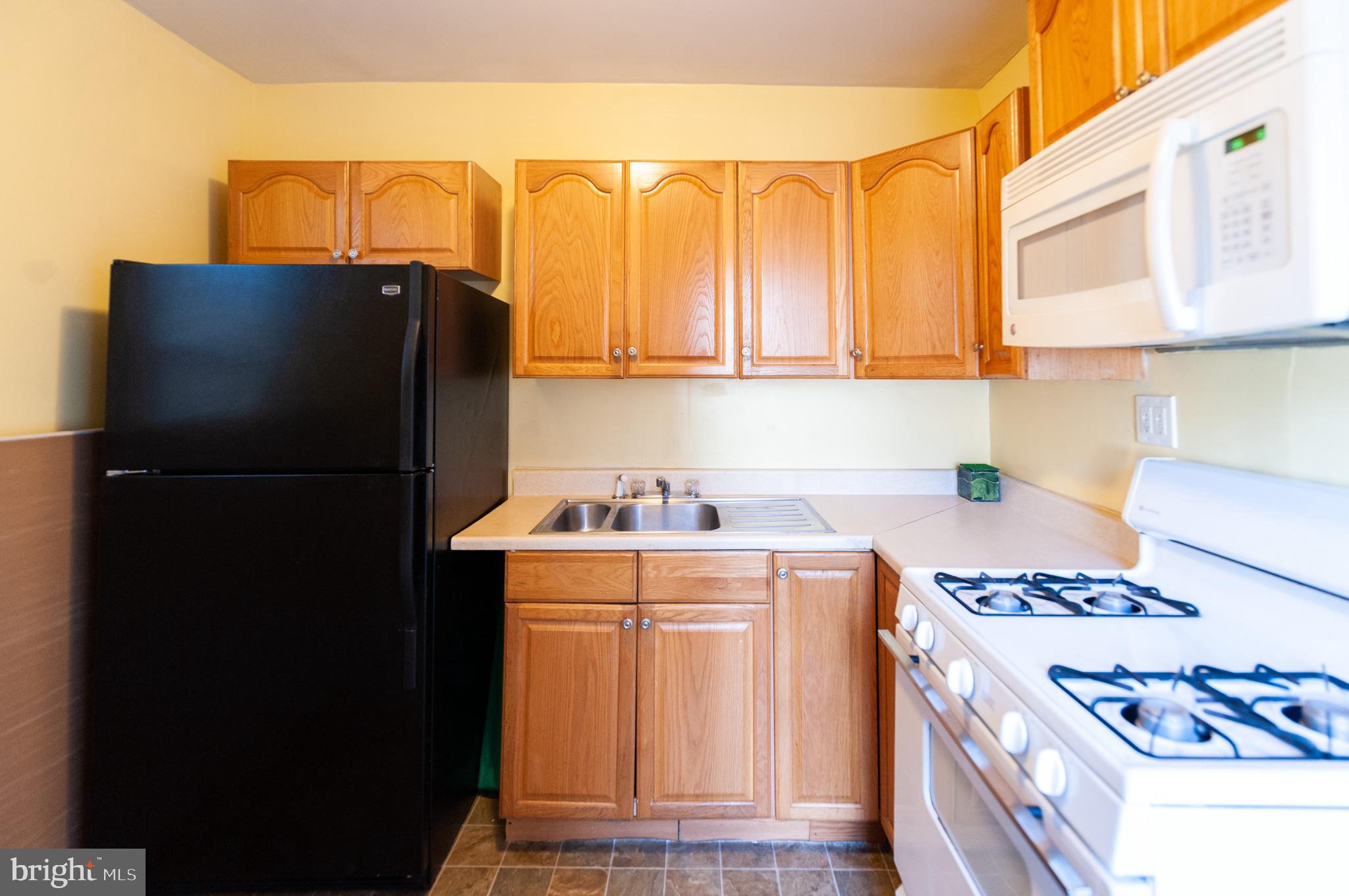 11 Rhodes Avenue Darby, PA 19023 - Photo 10 of 20 Kitchen