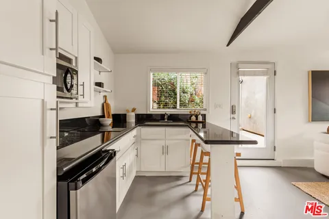 $1,995,000 | 6350 West 80th Place, Los Angeles, CA 90045