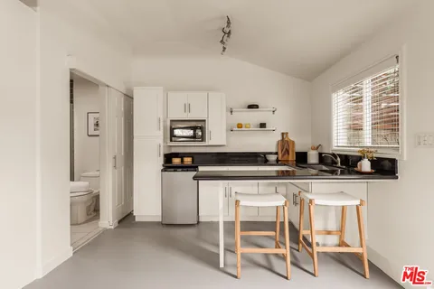 $1,995,000 | 6350 West 80th Place, Los Angeles, CA 90045