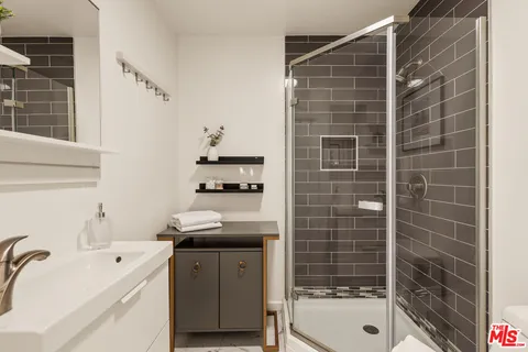 $1,995,000 | 6350 West 80th Place, Los Angeles, CA 90045