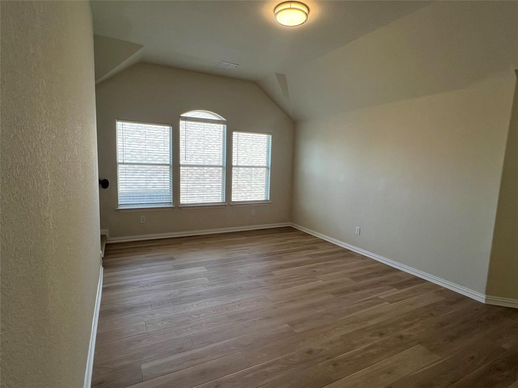1228 Sandy Shore Road Irving, TX 75063 - Photo 12 of 20 Gallery Image 12
