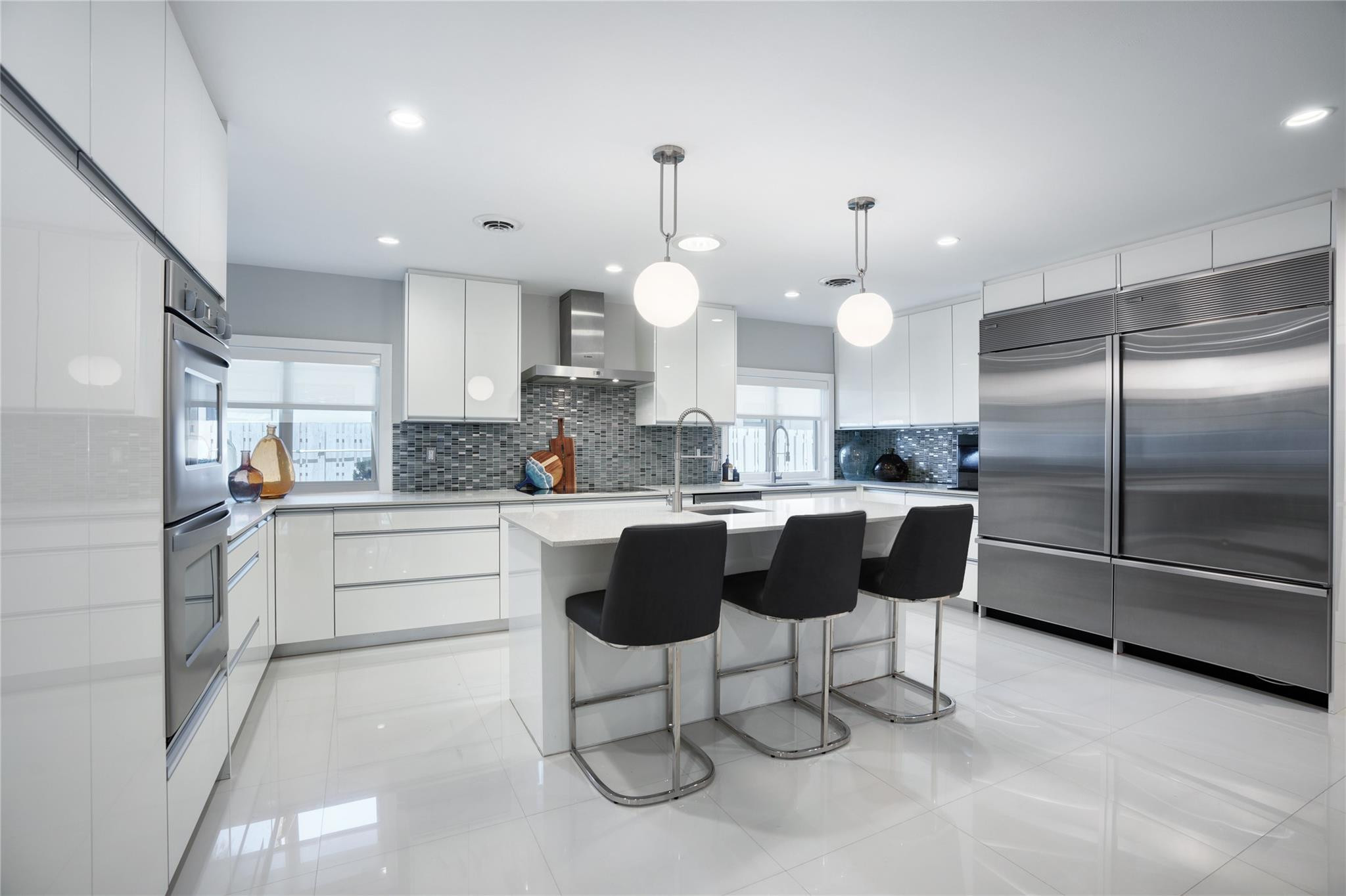34 Cayuga Road Sea Ranch Lakes, FL 33308 - Photo 3 of 41 Gourmet Kitchen