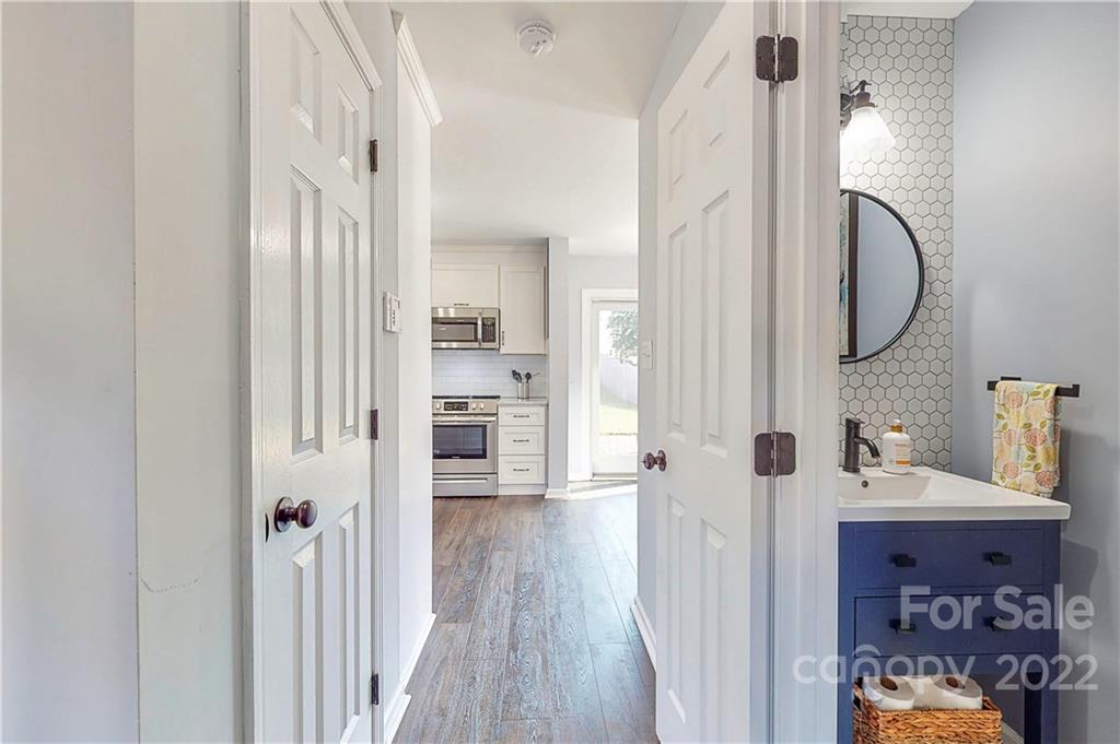 9138 Foggy Meadow Road Charlotte, NC 28269 - Photo 12 of 36