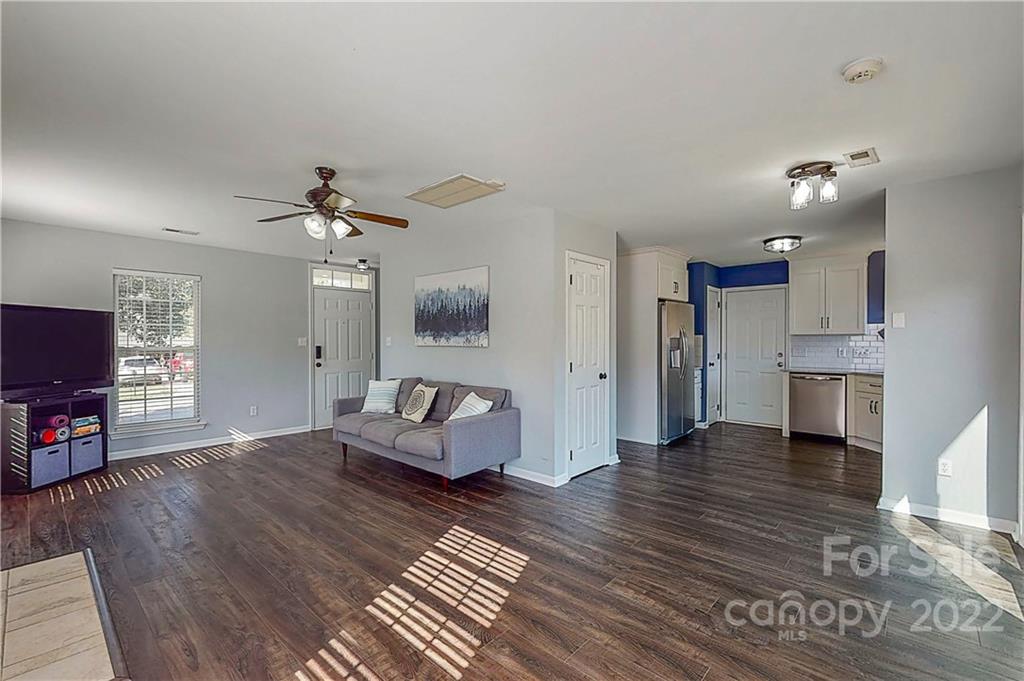 9138 Foggy Meadow Road Charlotte, NC 28269 - Photo 6 of 36