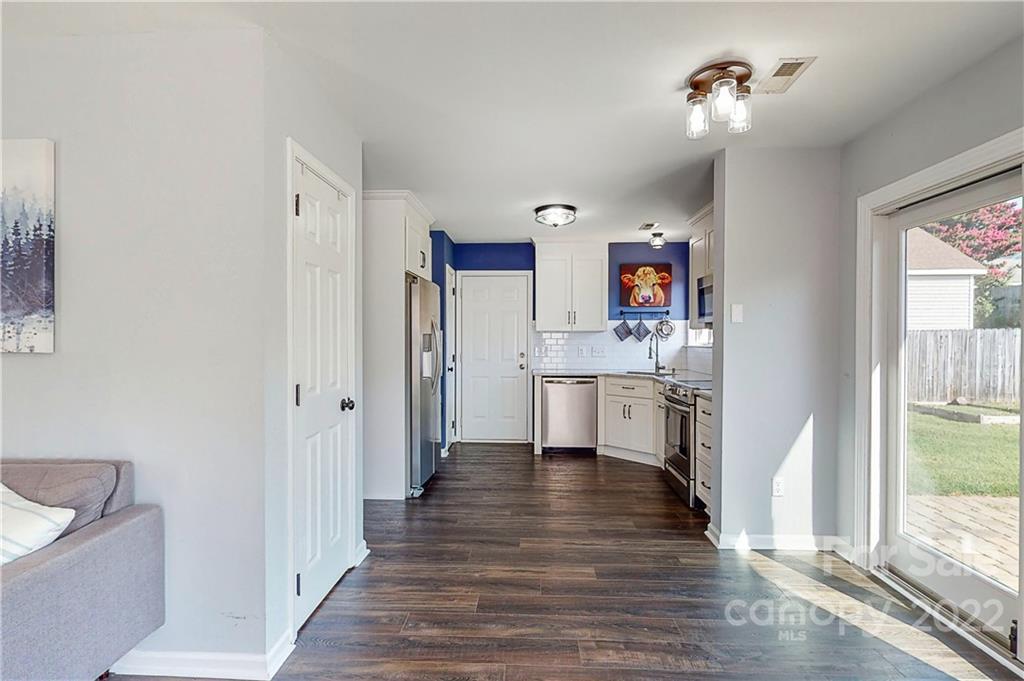 9138 Foggy Meadow Road Charlotte, NC 28269 - Photo 7 of 36