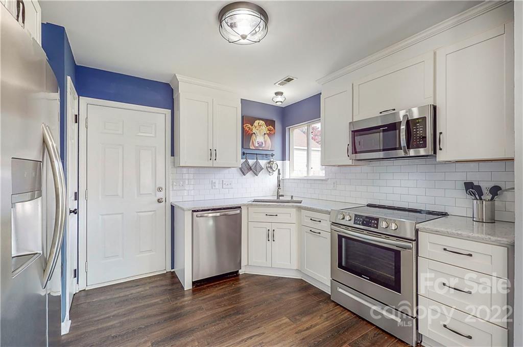 9138 Foggy Meadow Road Charlotte, NC 28269 - Photo 8 of 36