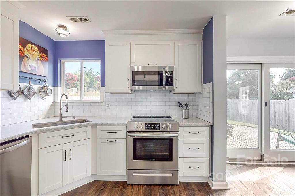 9138 Foggy Meadow Road Charlotte, NC 28269 - Photo 10 of 36