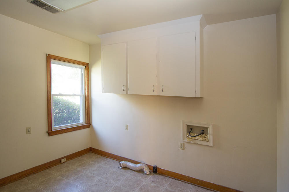 345 Canterbury Road Charleston, SC 29407 - Photo 18 of 29 Laundry Room