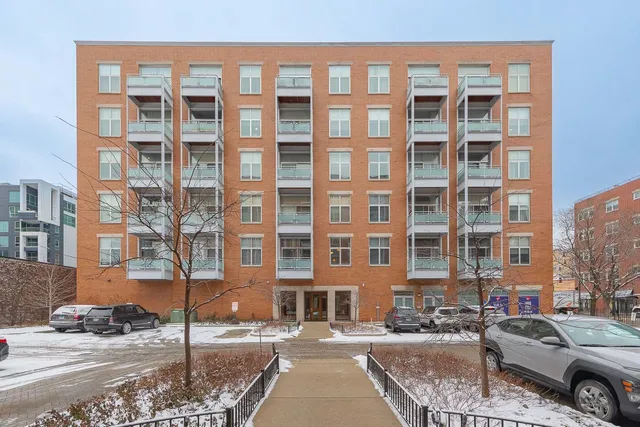 $3,200 | 949 West Madison Street, Unit 207, Chicago, IL 60607