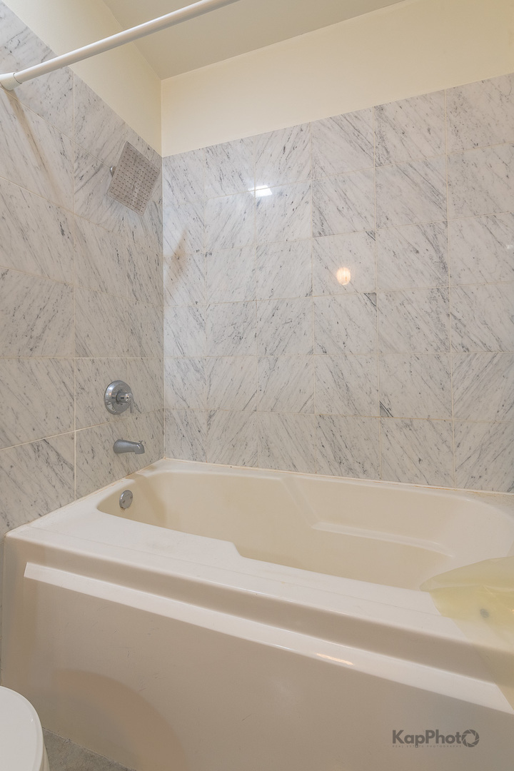 949 West Madison Street, Unit 207 Chicago, IL 60607 - Photo 16 of 26