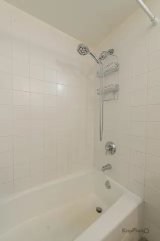 $3,200 | 949 West Madison Street, Unit 207, Chicago, IL 60607