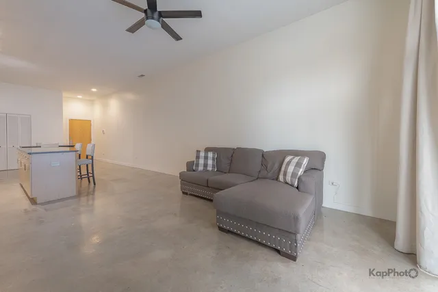 $3,200 | 949 West Madison Street, Unit 207, Chicago, IL 60607